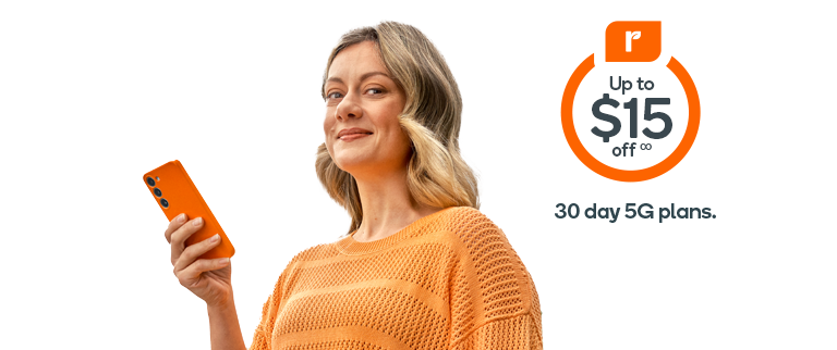 Lady smiling with an Everyday Mobile plan