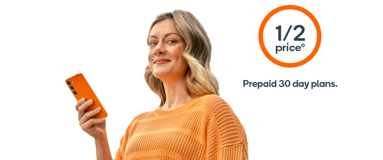 Lady smiling with an Everyday Mobile plan