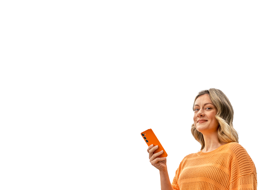 Lady smiling with an Everyday Mobile plan