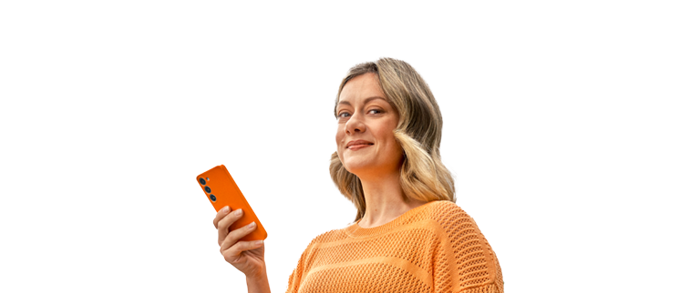 Lady smiling with an Everyday Mobile plan