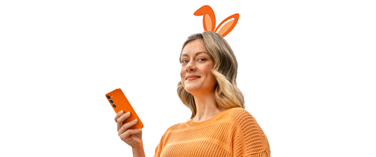 Lady smiling with an Everyday Mobile plan
